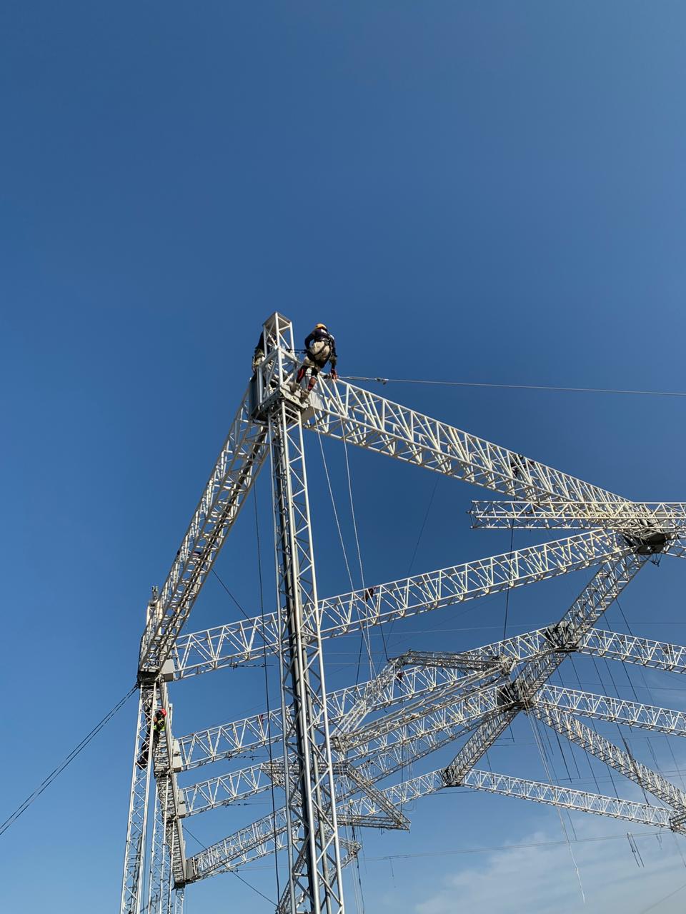 Professional rigging team at work